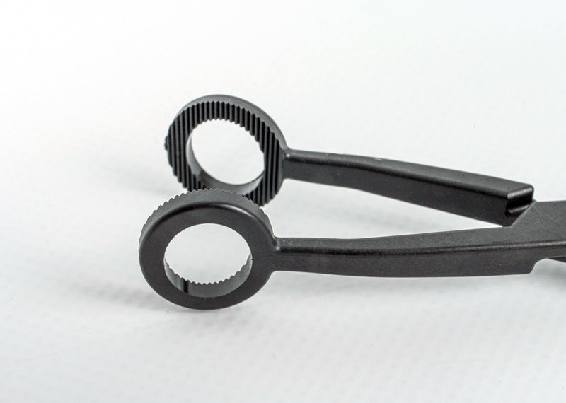 Disposable sterile tongue holder for adults