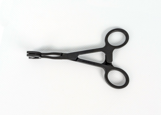 Disposable sterile tongue holder for children