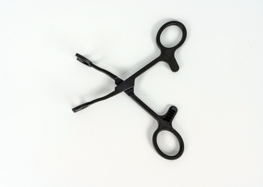 Disposable sterile tongue holder for children